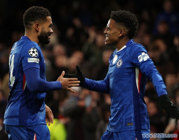 切尔西3-0完胜巴萨